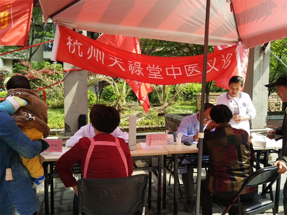 “夕阳无限　乐享人生”——进社区公益活动继续开展
