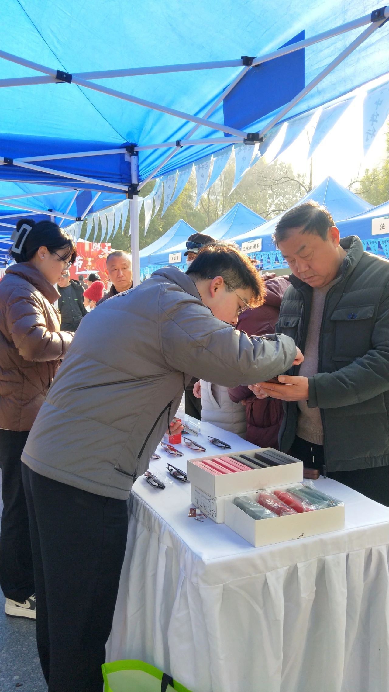 “老字号 中华行” 走进景安社区 亮相年货节