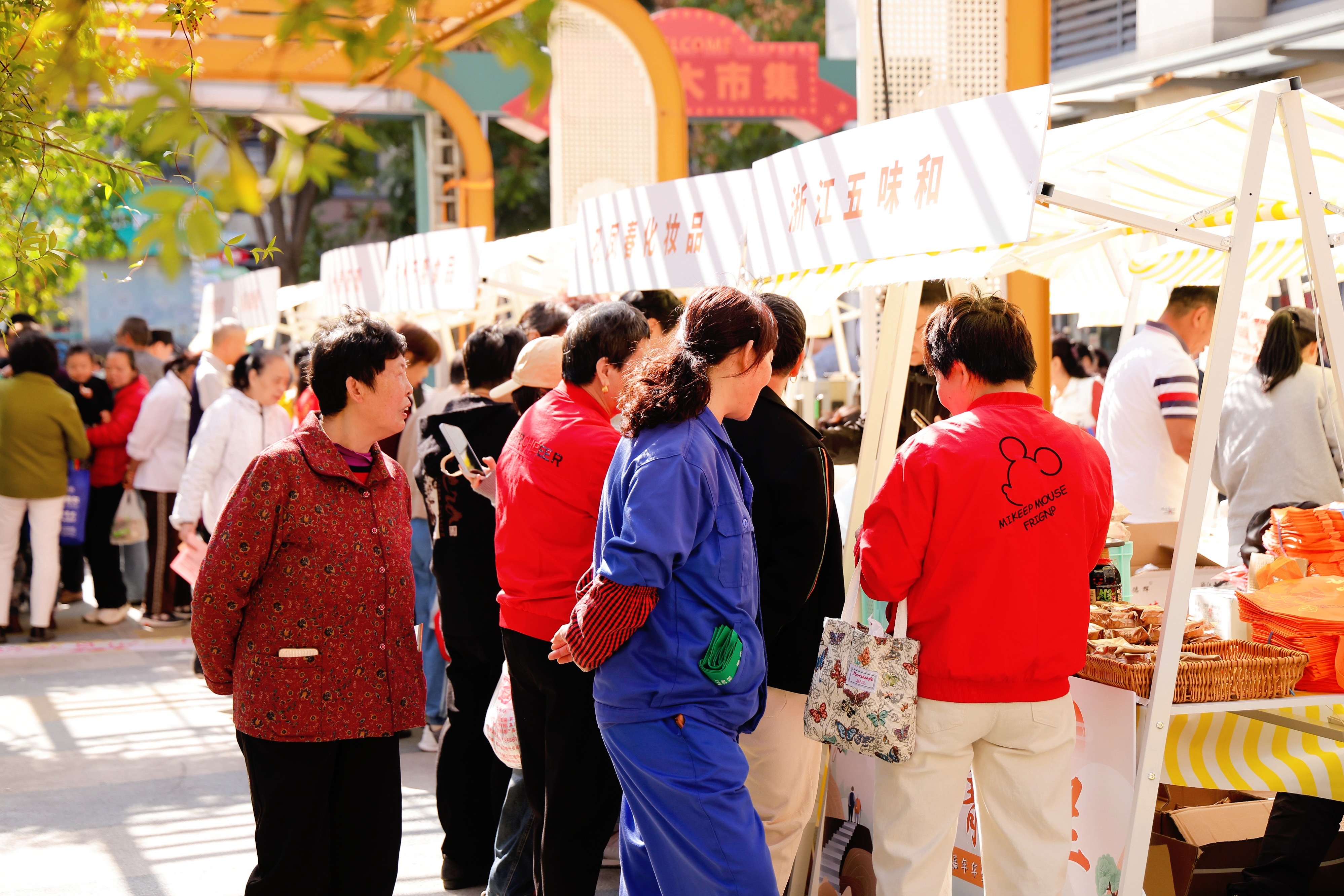 老字号来到家门口！丁兰街道重阳市集暖意融融