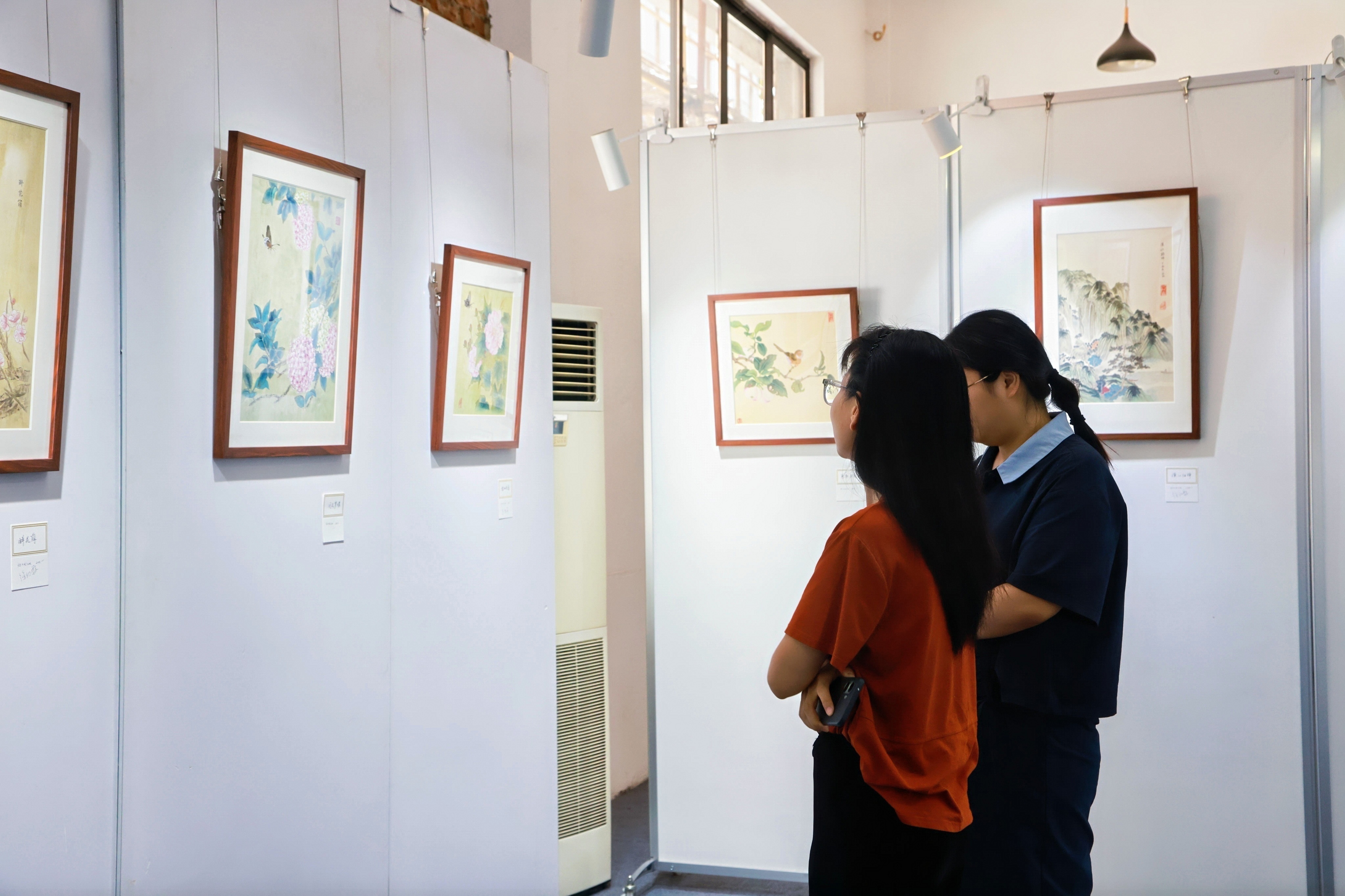 “一画一诺 经纬同心”陈卓君工笔画个人展暨爱心认捐专场正式开幕